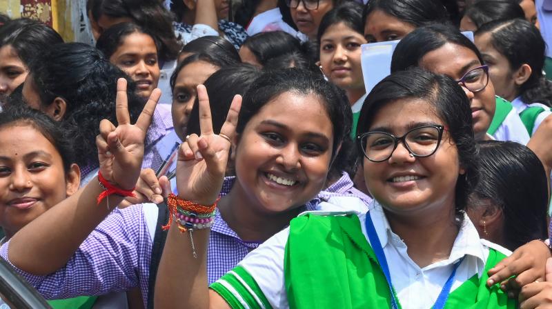 बंगाल में 12वीं के नतीजे घोषित: मुख्यमंत्री सुवेंदु ने छात्रों को दी बंगाल में 12वीं के नतीजे घोषित: मुख्यमंत्री सुवेंदु ने छात्रों को दी