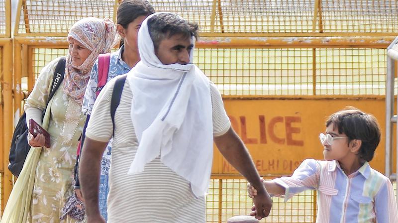 एनसीआर में फिर बढ़ेगी भीषण गर्मी, 43 डिग्री के पार पहुंचेगा पारा; लू और प्रदूषण की दोहरी मार झेलेंगे लोग एनसीआर में फिर बढ़ेगी भीषण गर्मी, 43 डिग्री के पार पहुंचेगा पारा; लू और प्रदूषण की दोहरी मार झेलेंगे लोग