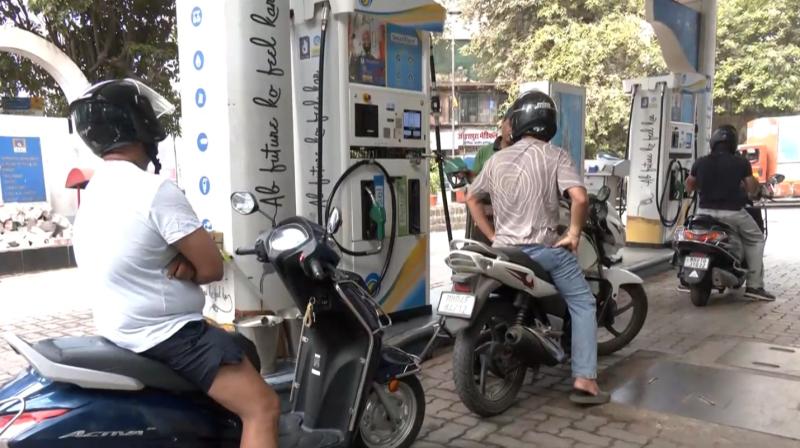 पेट्रोल-डीजल के दाम को लेकर लोगों ने रखी अपनी राय, कहा- ये तो होना ही पेट्रोल-डीजल के दाम को लेकर लोगों ने रखी अपनी राय, कहा- ये तो होना ही