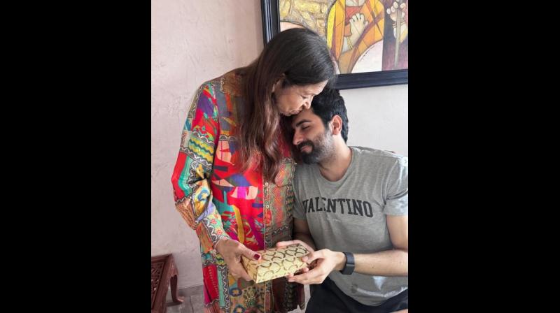 फिल्म देखने के बाद खुलकर हंसीं आयुष्मान खुराना की मां, अभिनेता ने फिल्म देखने के बाद खुलकर हंसीं आयुष्मान खुराना की मां, अभिनेता ने