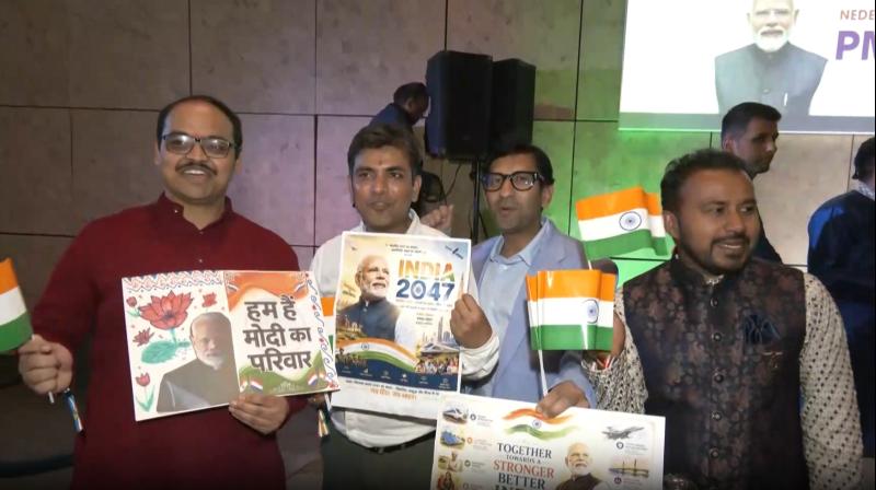 नीदरलैंड में पीएम मोदी का भारतीय प्रवासियों ने किया स्वागत, द हेग में गूंजे भोजपुरी गीत और 'हर-हर मोदी' के नारे नीदरलैंड में पीएम मोदी का भारतीय प्रवासियों ने किया स्वागत, द हेग में गूंजे भोजपुरी गीत और 'हर-हर मोदी' के नारे