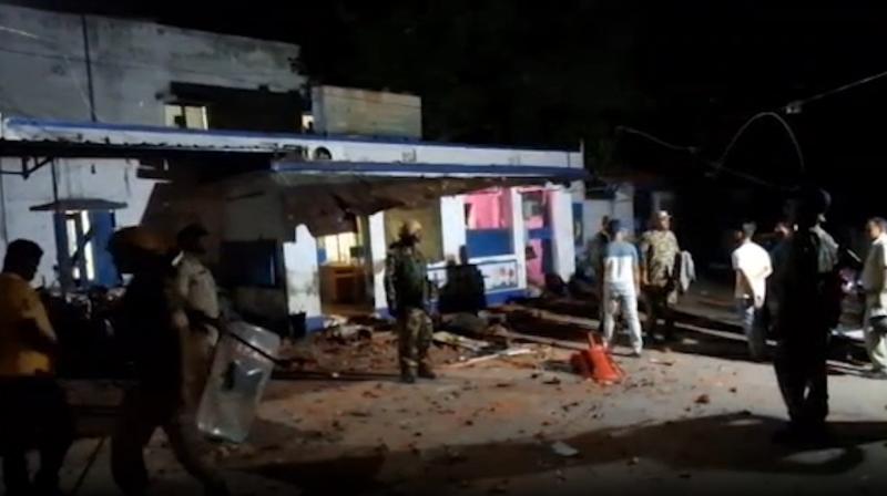 आसनसोल में लाउडस्पीकर पर बवाल के बाद पुलिस ने हालात पर किया काबू, आसनसोल में लाउडस्पीकर पर बवाल के बाद पुलिस ने हालात पर किया काबू,