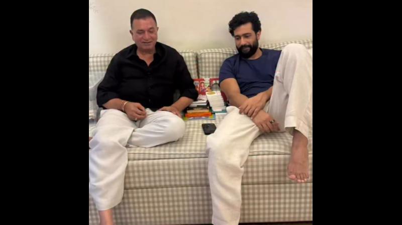 विक्की के जन्मदिन पर पिता श्याम कौशल ने बरसाया प्यार, कहा- 'ऐसा बेटा पाकर गर्व महसूस होता है' विक्की के जन्मदिन पर पिता श्याम कौशल ने बरसाया प्यार, कहा- 'ऐसा बेटा पाकर गर्व महसूस होता है'