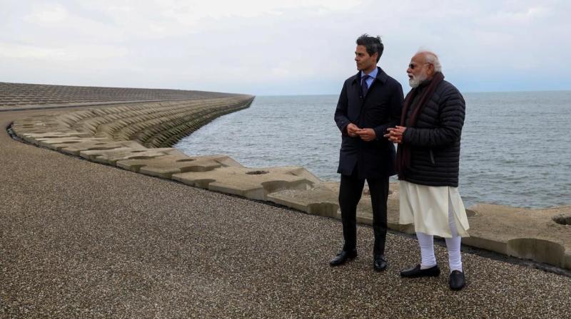पीएम मोदी ने नीदरलैंड के प्रसिद्ध बांध का किया दौरा, जल प्रबंधन की तकनीक को बताया 'सीखने लायक' पीएम मोदी ने नीदरलैंड के प्रसिद्ध बांध का किया दौरा, जल प्रबंधन की तकनीक को बताया 'सीखने लायक'