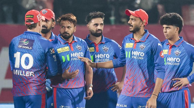 आईपीएल 2026: आरआर के खिलाफ डीसी ने टॉस जीतकर गेंदबाजी चुनी, दोनों आईपीएल 2026: आरआर के खिलाफ डीसी ने टॉस जीतकर गेंदबाजी चुनी, दोनों