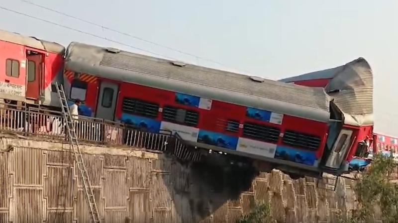 उत्तराखंड: उज्जैनी एक्सप्रेस के तीन डिब्बे पटरी से उतरे, टला बड़ा हादसा उत्तराखंड: उज्जैनी एक्सप्रेस के तीन डिब्बे पटरी से उतरे, टला बड़ा हादसा