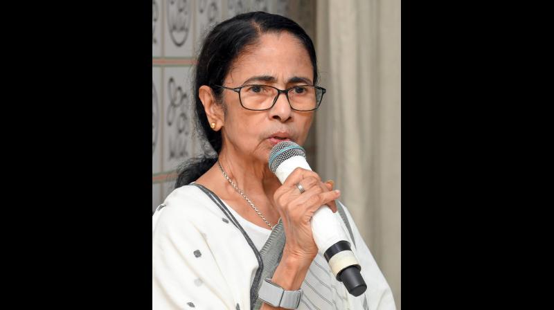 पश्चिम बंगाल: टीएमसी विधायकों के साथ बैठक करेंगी ममता बनर्जी, विपक्ष पश्चिम बंगाल: टीएमसी विधायकों के साथ बैठक करेंगी ममता बनर्जी, विपक्ष