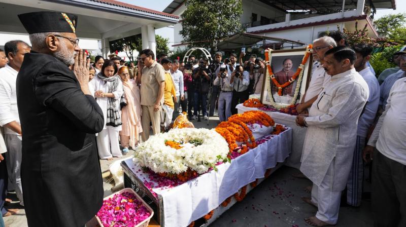 देहरादून : उपराष्ट्रपति ने पूर्व सीएम भुवन चंद्र खंडूरी को दी देहरादून : उपराष्ट्रपति ने पूर्व सीएम भुवन चंद्र खंडूरी को दी