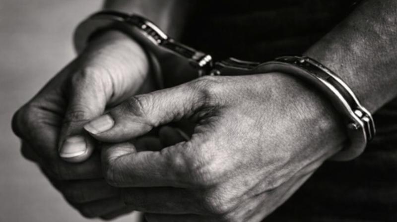 सूरत में अवैध हथियारों पर बड़ी कार्रवाई, ‘ऑपरेशन रैम्बो’ में 73 लोग गिरफ्तार सूरत में अवैध हथियारों पर बड़ी कार्रवाई, ‘ऑपरेशन रैम्बो’ में 73 लोग गिरफ्तार