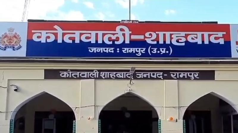 उत्तर प्रदेश : बर्तन कारोबारी दंपती की गोली लगने से संदिग्ध मौत, घर उत्तर प्रदेश : बर्तन कारोबारी दंपती की गोली लगने से संदिग्ध मौत, घर