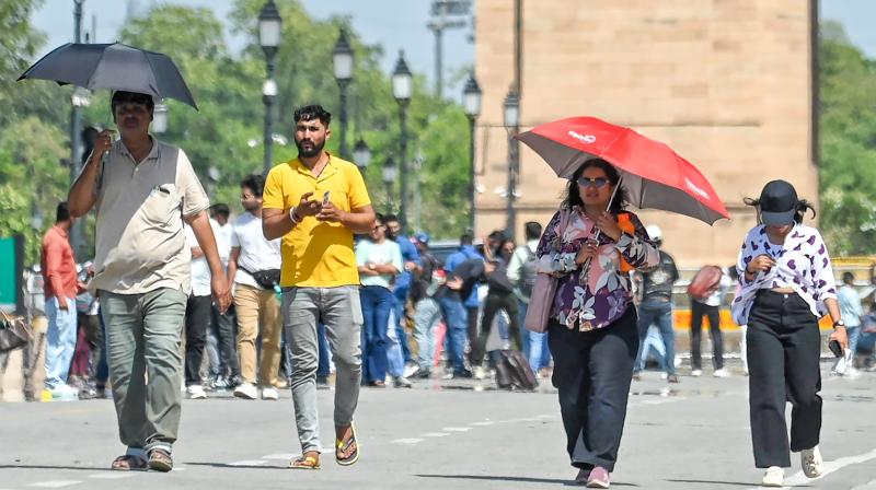 दिल्ली-एनसीआर में हीट वेव का ऑरेंज अलर्ट, 45 डिग्री के पार पहुंचा पारा, लोग बेहाल दिल्ली-एनसीआर में हीट वेव का ऑरेंज अलर्ट, 45 डिग्री के पार पहुंचा पारा, लोग बेहाल
