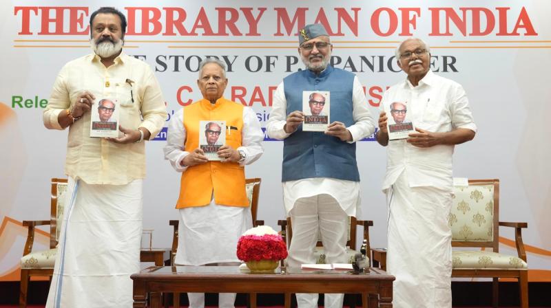'पढ़ना बंद कर देने वाला समाज धीरे-धीरे गहन चिंतन करने की क्षमता खो देता है': उपराष्ट्रपति 'पढ़ना बंद कर देने वाला समाज धीरे-धीरे गहन चिंतन करने की क्षमता खो देता है': उपराष्ट्रपति