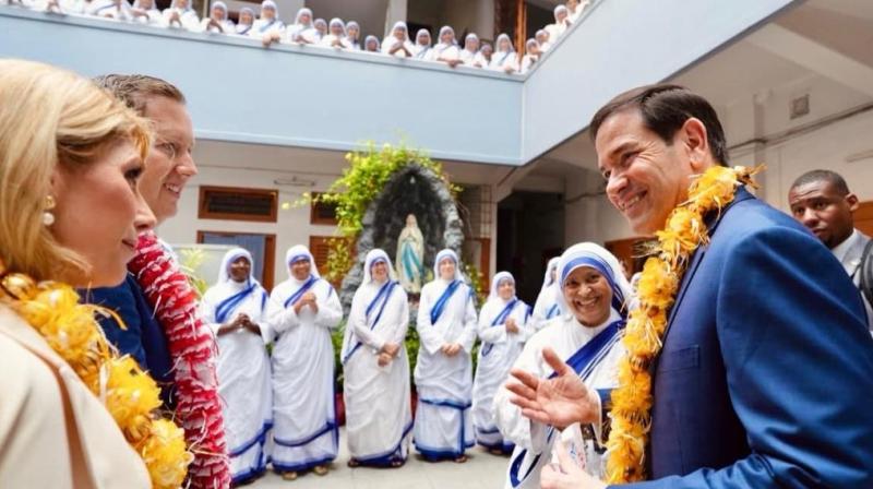 मार्को रुबियो ने किया मिशनरीज ऑफ चैरिटी का दौरा: राजदूत गोर बोले- 'भारत-अमेरिका साझेदारी साझा मूल्यों पर आधारित' मार्को रुबियो ने किया मिशनरीज ऑफ चैरिटी का दौरा: राजदूत गोर बोले- 'भारत-अमेरिका साझेदारी साझा मूल्यों पर आधारित'