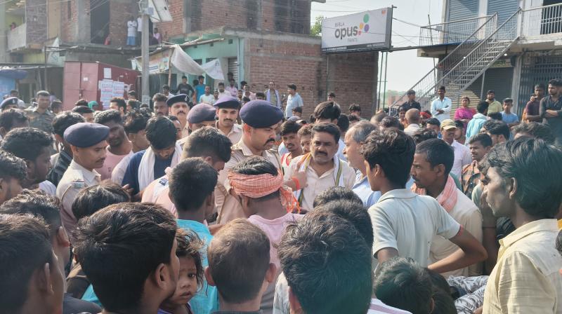 आजमगढ़: प्रेम प्रसंग के चलते शादी में हुआ बवाल, युवती ने दूल्हे को बताया अपना मंगेतर आजमगढ़: प्रेम प्रसंग के चलते शादी में हुआ बवाल, युवती ने दूल्हे को बताया अपना मंगेतर