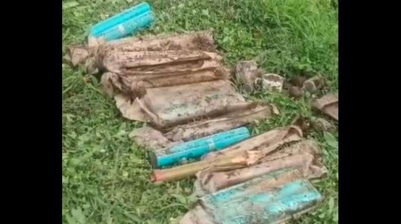 बारामूला के निलसार कंडी में सुरक्षा बलों को बड़ी सफलता, 14 आरपीजी शेल समेत हथियार, गोला बारूद बरामद बारामूला के निलसार कंडी में सुरक्षा बलों को बड़ी सफलता, 14 आरपीजी शेल समेत हथियार, गोला बारूद बरामद