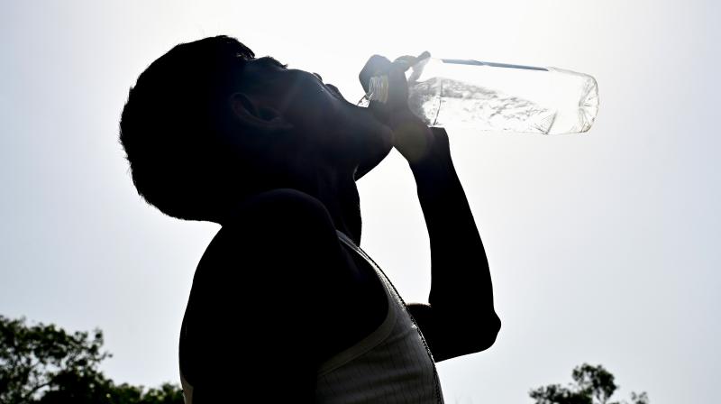 मौसम: दिल्ली-एनसीआर के लिए येलो अलर्ट, तेज आंधी, धूल भरी हवाएं और हल्की बारिश देखने को मिलेगी