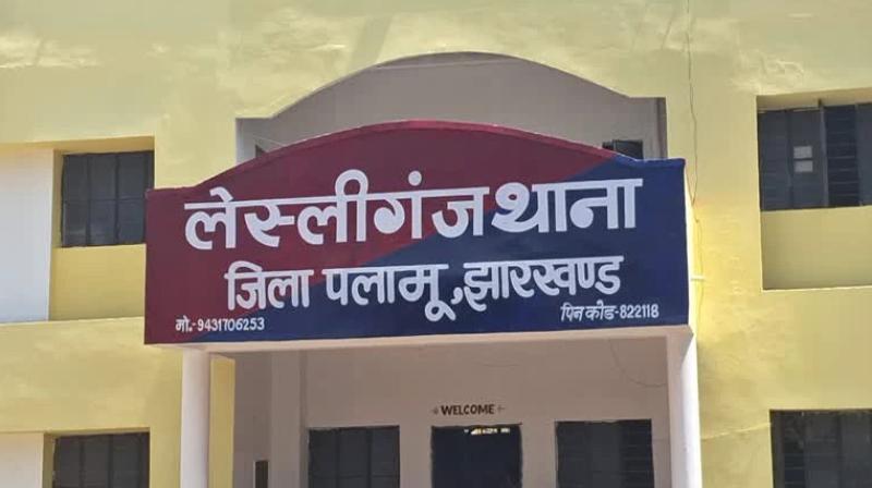 झारखंड : पलामू में कथित प्रेम प्रसंग से नाराज पिता ने बेटी की कुल्हाड़ी से की हत्या झारखंड : पलामू में कथित प्रेम प्रसंग से नाराज पिता ने बेटी की कुल्हाड़ी से की हत्या