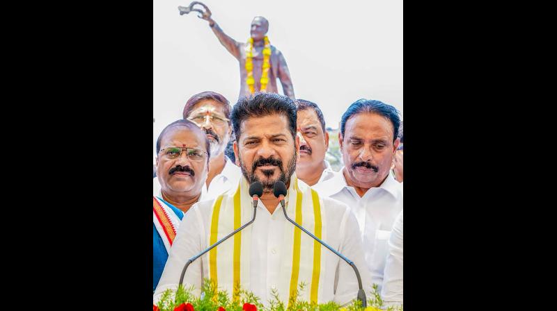तेलंगाना का लक्ष्य 2034 तक एक करोड़ महिलाओं को करोड़पति बनाना है: सीएम रेवंत रेड्डी तेलंगाना का लक्ष्य 2034 तक एक करोड़ महिलाओं को करोड़पति बनाना है: सीएम रेवंत रेड्डी