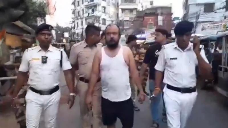 बमबाजी मामले के मास्टरमांइड शमीम की सड़क पर परेड, भाजपा नेता ने कहा- 'बदल रहा बंगाल'