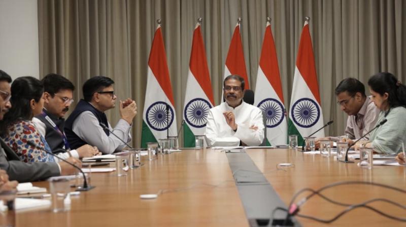 सीबीएसई पेमेंट गेटवे सुधारने के लिए शिक्षा मंत्री धर्मेंद्र प्रधान ने चार सरकारी बैंकों को दिए निर्देश