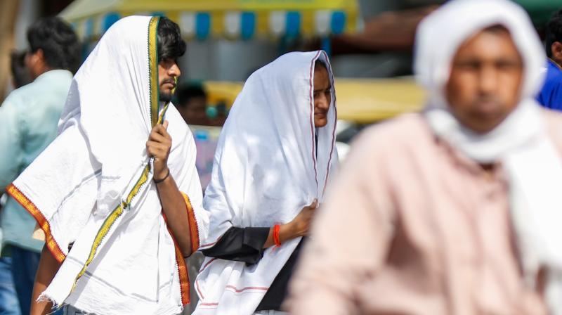 दिल्ली-एनसीआर में भीषण गर्मी का कहर, 45 डिग्री के पार जाएगा पारा, 29 मई से मौसम बदलने के आसार दिल्ली-एनसीआर में भीषण गर्मी का कहर, 45 डिग्री के पार जाएगा पारा, 29 मई से मौसम बदलने के आसार