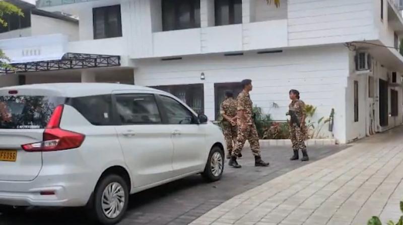 केरल: सीएमआरएल मामले में पिनाराई विजयन के घर ईडी की छापेमारी, बेटी से भी हो चुकी है पूछताछ केरल: सीएमआरएल मामले में पिनाराई विजयन के घर ईडी की छापेमारी, बेटी से भी हो चुकी है पूछताछ