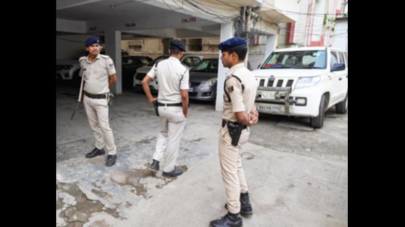 आय से अधिक संपत्ति जमा करने के आरोप में ईओयू ने बीडीओ के ठिकानों पर मारा छापा आय से अधिक संपत्ति जमा करने के आरोप में ईओयू ने बीडीओ के ठिकानों पर मारा छापा