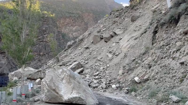 लाहौल-स्पीति में भूस्खलन: जाहलमा नाले के पास दरकी पहाड़ी, संसारी-तिन्दी-तांदी मार्ग पूरी तरह ठप लाहौल-स्पीति में भूस्खलन: जाहलमा नाले के पास दरकी पहाड़ी, संसारी-तिन्दी-तांदी मार्ग पूरी तरह ठप