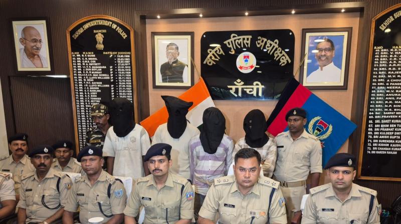 रांची में साइबर अपराधियों के गिरोह का भंडाफोड़, पांच गिरफ्तार रांची में साइबर अपराधियों के गिरोह का भंडाफोड़, पांच गिरफ्तार