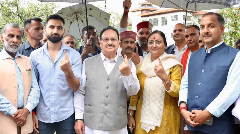 जेपी नड्डा ने अपने पैतृक गांव में डाला वोट, पंचायत चुनाव में जनता से की भागीदारी की अपील