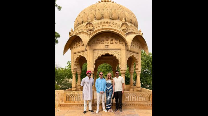 टिफनी ट्रंप ने पति माइकल बुलोस के साथ किया जैसलमेर फोर्ट का दीदार, राजस्थान की खूबसूरती को बताया शानदार टिफनी ट्रंप ने पति माइकल बुलोस के साथ किया जैसलमेर फोर्ट का दीदार, राजस्थान की खूबसूरती को बताया शानदार
