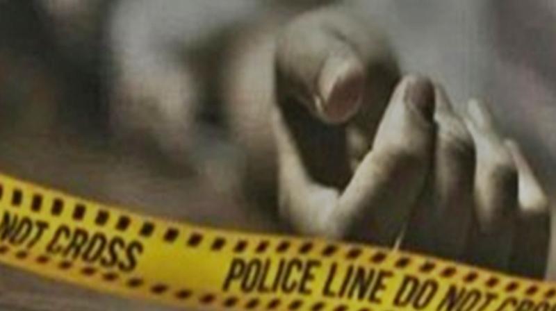मध्य प्रदेश के शहडोल में महिला ने तीन छोटी बेटियों के साथ पीया कीटनाशक, चारों की मौत मध्य प्रदेश के शहडोल में महिला ने तीन छोटी बेटियों के साथ पीया कीटनाशक, चारों की मौत