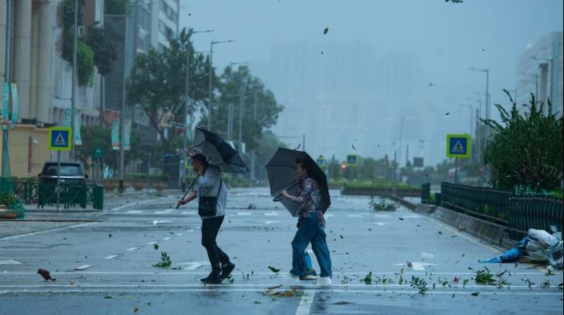 जापान: क्यूशू की ओर बढ़ रहा 'जांगमी' तूफान, ओकिनावा में दस से ज्यादा लोग घायल, सैकड़ों फ्लाइट कैंसिल जापान: क्यूशू की ओर बढ़ रहा 'जांगमी' तूफान, ओकिनावा में दस से ज्यादा लोग घायल, सैकड़ों फ्लाइट कैंसिल