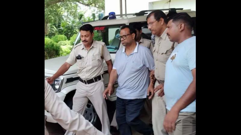 पश्चिम बंगाल : भ्रष्टाचार के आरोप में पूर्व तृणमूल विधायक देबप्रसाद बाग गिरफ्तार पश्चिम बंगाल : भ्रष्टाचार के आरोप में पूर्व तृणमूल विधायक देबप्रसाद बाग गिरफ्तार