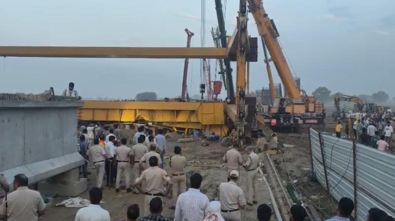 फरीदाबाद-जेवर ग्रीन हाईवे परियोजना पर बड़ा हादसा, भारी मशीन गिरने से कई मजदूरों के दबे होने की आशंका