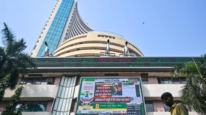 वैश्विक तनावों के बीच लगातार दूसरे सप्ताह गिरा बाजार, सेंसेक्स और निफ्टी में आई 0.70 प्रतिशत से ज्यादा की गिरावट