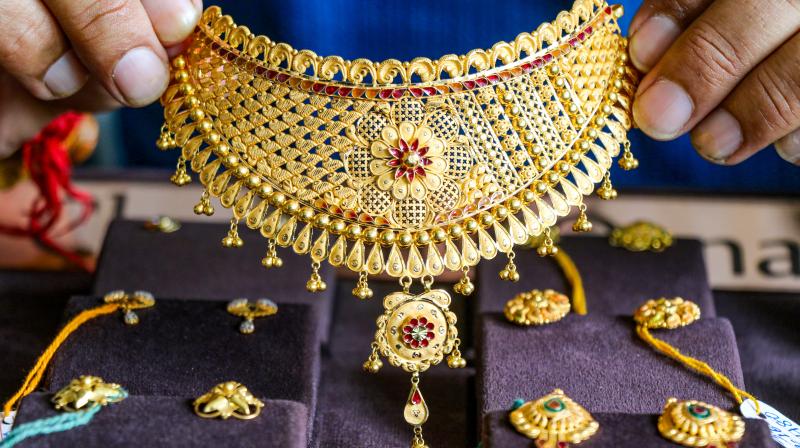 मजबूत डॉलर और फेड द्वारा ब्याज दरों में बढ़ोतरी की आशंका से इस सप्ताह सोना 0.87 प्रतिशत फिसला, चांदी में भी बड़ी गिरावट मजबूत डॉलर और फेड द्वारा ब्याज दरों में बढ़ोतरी की आशंका से इस सप्ताह सोना 0.87 प्रतिशत फिसला, चांदी में भी बड़ी गिरावट