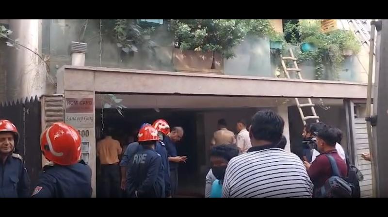 दिल्ली की न्यू फ्रेंड्स कॉलोनी में लगी आग, 8 लोगों को सुरक्षित निकाला गया दिल्ली की न्यू फ्रेंड्स कॉलोनी में लगी आग, 8 लोगों को सुरक्षित निकाला गया