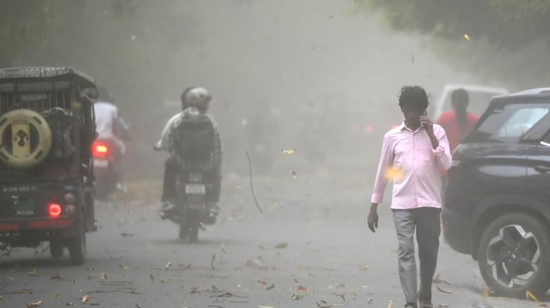 एनसीआर में बदलते मौसम और प्रदूषण का दोहरा असर, अस्पतालों में बढ़े मौसमी बीमारियों के मरीज एनसीआर में बदलते मौसम और प्रदूषण का दोहरा असर, अस्पतालों में बढ़े मौसमी बीमारियों के मरीज