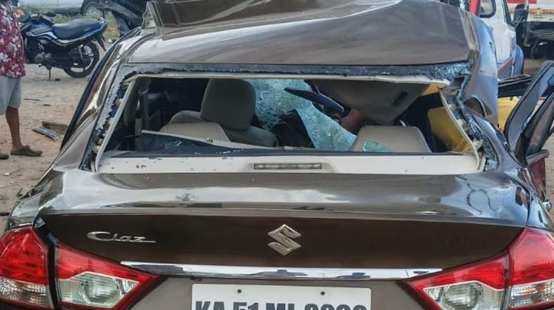 करूर में बाइक चालक को बचाने में कार दुर्घटनाग्रस्त, गर्भवती महिला समेत तीन लोगों की मौत करूर में बाइक चालक को बचाने में कार दुर्घटनाग्रस्त, गर्भवती महिला समेत तीन लोगों की मौत