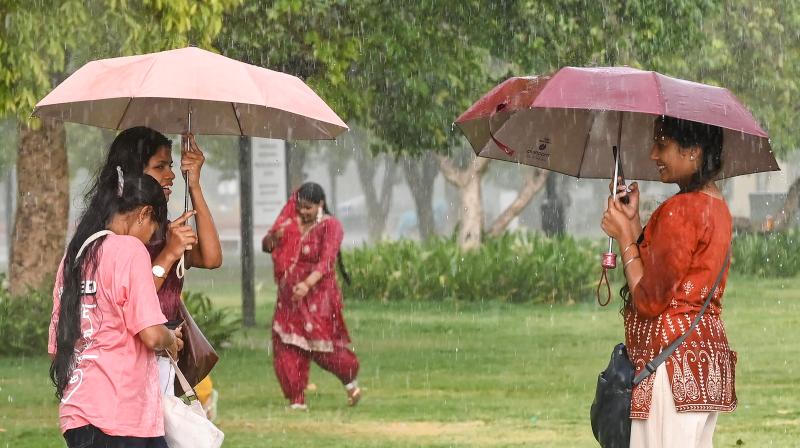एनसीआर में मौसम का बड़ा बदलाव: ऑरेंज और येलो अलर्ट जारी, आंधी-बारिश से राहत के आसार एनसीआर में मौसम का बड़ा बदलाव: ऑरेंज और येलो अलर्ट जारी, आंधी-बारिश से राहत के आसार