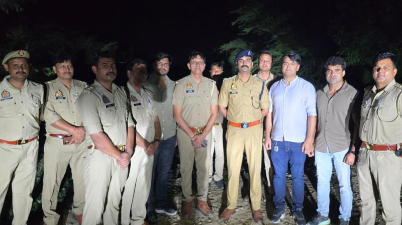 मथुरा में पुलिस मुठभेड़: 20 हजार का इनामी बदमाश हम्बीर गिरफ्तार, बड़ी मात्रा में कारतूस बरामद मथुरा में पुलिस मुठभेड़: 20 हजार का इनामी बदमाश हम्बीर गिरफ्तार, बड़ी मात्रा में कारतूस बरामद
