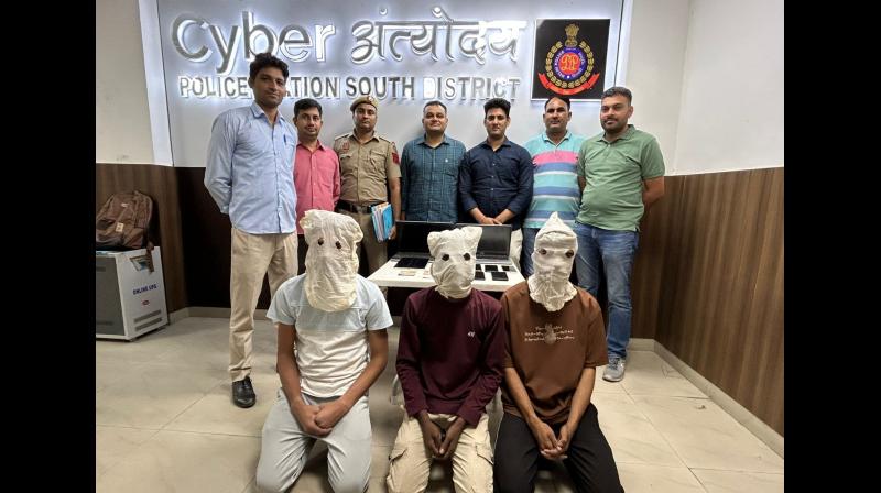 दिल्ली पुलिस ने फर्जी वेबसाइट चलाने वाले साइबर ठग गिरोह का किया भंडाफोड़, 3 गिरफ्तार दिल्ली पुलिस ने फर्जी वेबसाइट चलाने वाले साइबर ठग गिरोह का किया भंडाफोड़, 3 गिरफ्तार