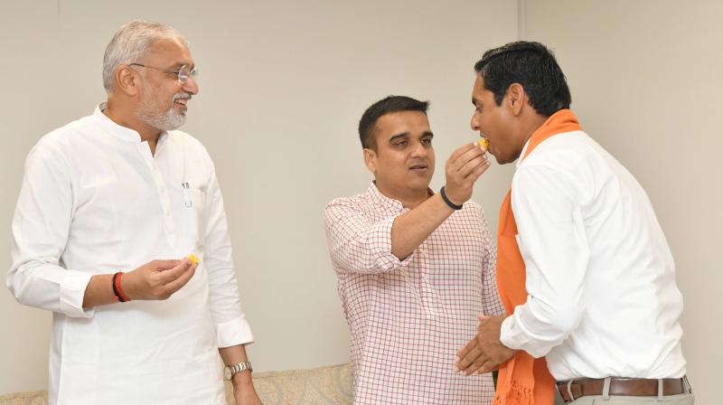 गुजरात से भाजपा के उम्मीदवार सभी चार राज्यसभा सीटों पर निर्विरोध जीते गुजरात से भाजपा के उम्मीदवार सभी चार राज्यसभा सीटों पर निर्विरोध जीते
