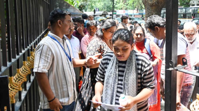 नीट (यूजी): मिलेगा ज्यादा रफ वर्क स्पेस, अधिक समय व बाएं हाथ के छात्रों के लिए सुविधा नीट (यूजी): मिलेगा ज्यादा रफ वर्क स्पेस, अधिक समय व बाएं हाथ के छात्रों के लिए सुविधा