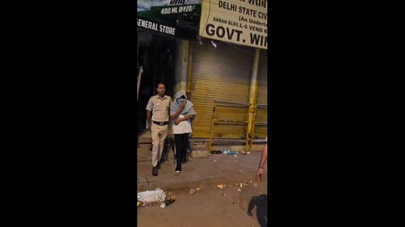 दिल्ली में सेक्स रैकेट का भंडाफोड़, चार महिलाओं का रेस्क्यू किया गया दिल्ली में सेक्स रैकेट का भंडाफोड़, चार महिलाओं का रेस्क्यू किया गया