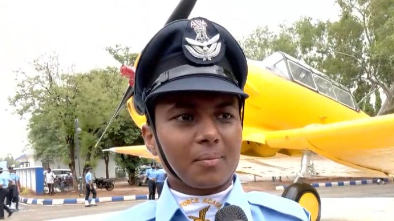 एयर फोर्स अकादमी की ग्रेजुएशन परेड, नए फ्लाइंग ऑफिसर्स ने साझा की सफलता की कहानी एयर फोर्स अकादमी की ग्रेजुएशन परेड, नए फ्लाइंग ऑफिसर्स ने साझा की सफलता की कहानी