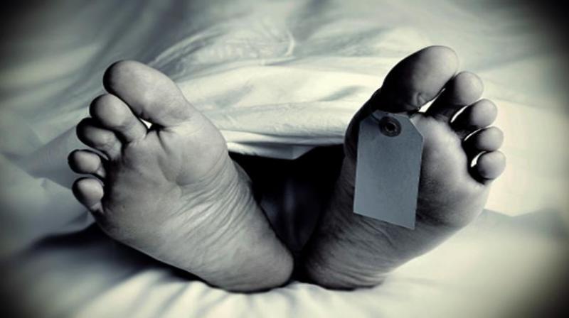 ग्रेटर नोएडा के गर्ल्स हॉस्टल में युवती ने लगाई छलांग, अस्पताल में मौत, पारिवारिक विवाद की आशंका ग्रेटर नोएडा के गर्ल्स हॉस्टल में युवती ने लगाई छलांग, अस्पताल में मौत, पारिवारिक विवाद की आशंका