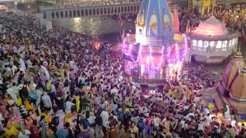 सोमवती अमावस्या पर हरिद्वार में उमड़ा आस्था का सैलाब, लाखों श्रद्धालुओं ने किया गंगा स्नान सोमवती अमावस्या पर हरिद्वार में उमड़ा आस्था का सैलाब, लाखों श्रद्धालुओं ने किया गंगा स्नान