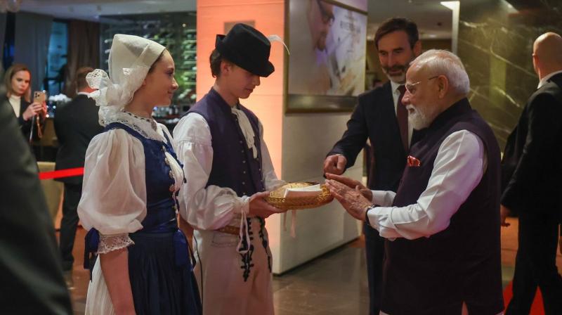 स्लोवाकिया की लोक संस्कृति से प्रभावित हुए प्रधानमंत्री मोदी, बोले- 'ब्रातिस्लावा में मिला स्वागत वाकई खास' स्लोवाकिया की लोक संस्कृति से प्रभावित हुए प्रधानमंत्री मोदी, बोले- 'ब्रातिस्लावा में मिला स्वागत वाकई खास'